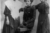1909-Consuelo, Rosalía i Milagro Montoliu Torán