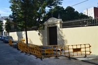 Obres a la porta de l'escola infantil de les monges