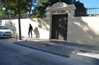 Obres a la porta de l'escola infantil de les monges