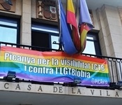 Una pancarta pels drets de totes i tots