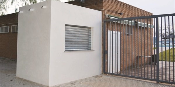 Millores en l'accés a les piscines lúdiques del Poliesportiu Municipal