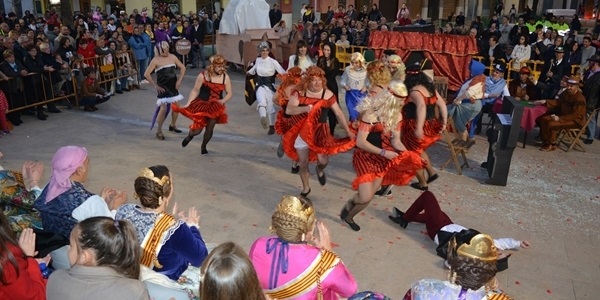 Cavalcada del Ninot Gran. Falles Vistabella i Barri del Carme