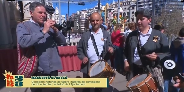 El dolçainer picanyer Vicent Muñoz dirigeix la tabalà en homenatge al mestre Joan Blasco