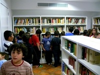 Visita alumnat Ausiàs March a la nova Biblioteca L1290886