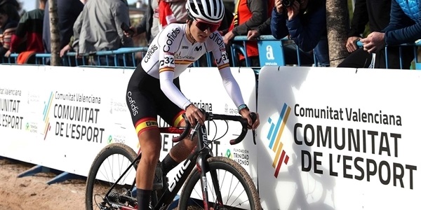 La jove cicilsta picanyera Aroa Rodríguez completa una brillant temporada de ciclo-cross