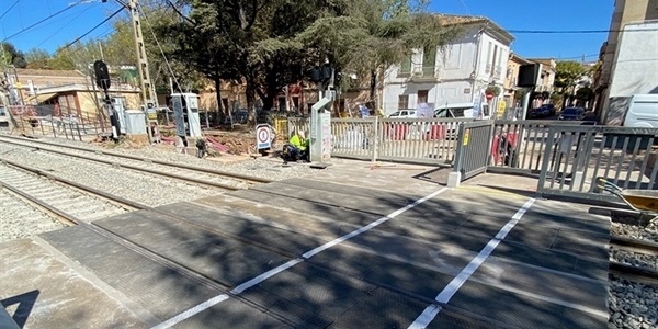 Finalitzada la reconstrucció del pas a nivell sobre la línia de metro