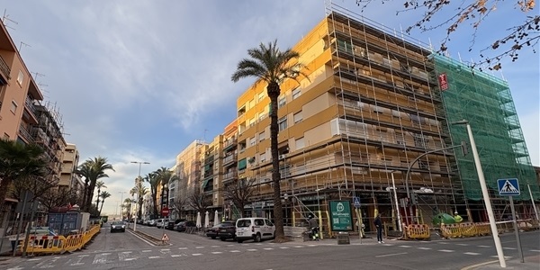 En marxa els treballs de millora d'eficiència energètica de diferents comunitats a l'entorn d'Av. Puig i C/ Senyera