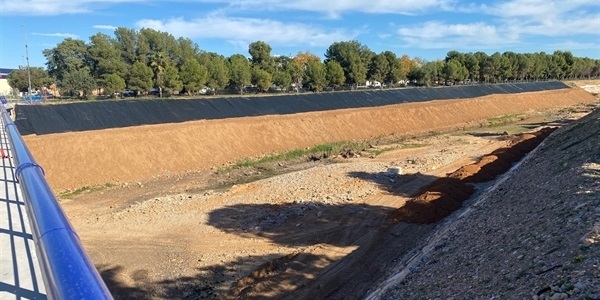 Continuen els treballs de reconstrucció i reforços de talussos al barranc